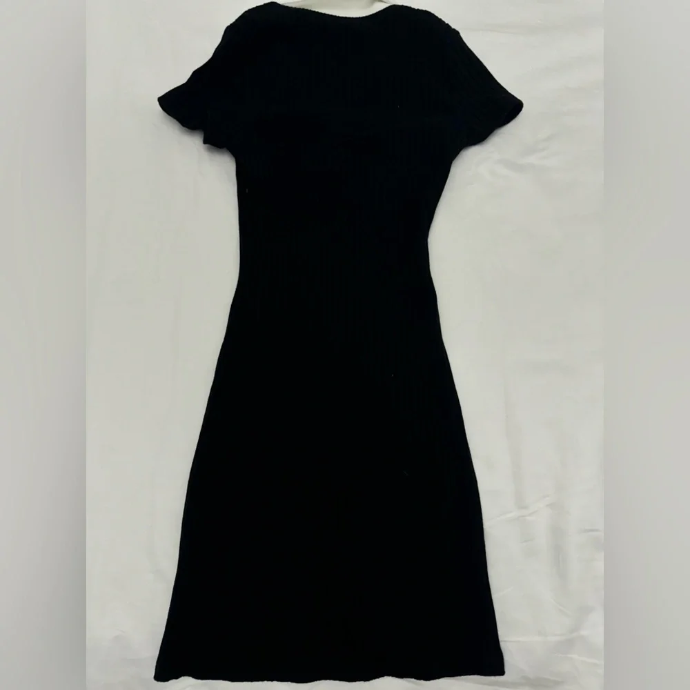 Black mini dress with white collar from H&M - Picture 3 of 5